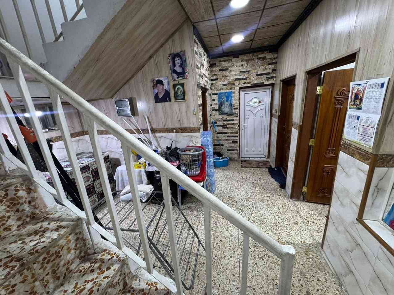البصرة ..حي الجامعة قريب على الشارع السايدين ومستشفى الطفل يحتوي على 4 غرف نوم وصالتين ومطبخين واستقبال و4 حمامات وكراج نظيف جدا على شارع 10م منطقة راقية ونظيفة ومكتملة الخدمات طابو صرف باسم شخص موجود تحويل يوم ثاني ..
السعر /320 مليون قابل للتفاوض
*********** واتساب مكتب المكصوصي البصرة, العراق
