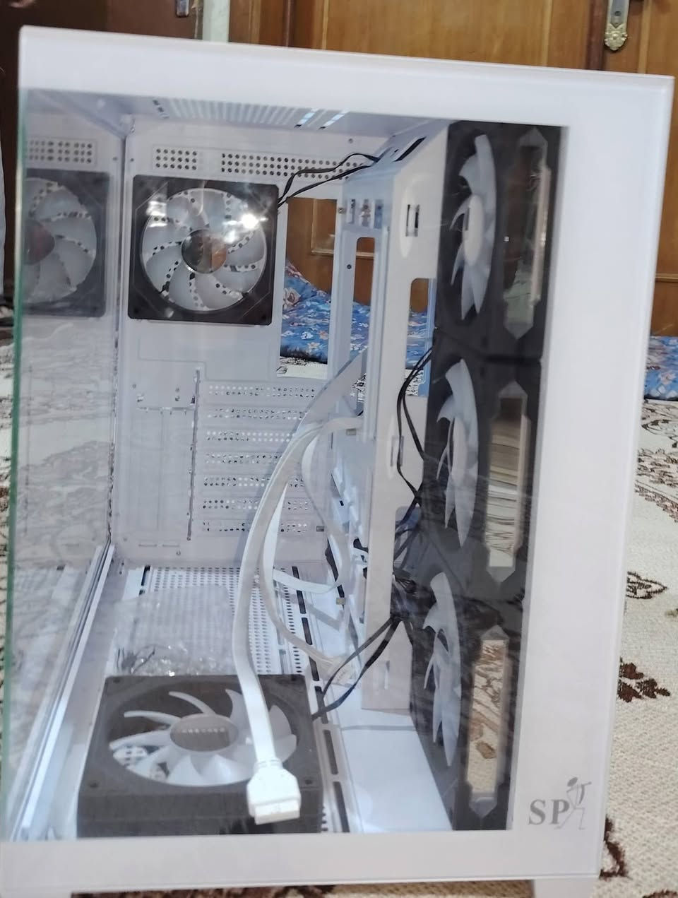 كيس للبيع
كيس كمبيوتر Gaming SP أبيض للبيع

* تصميم Aquarium حديث بزجاج مقوى (Tempered Glass) أمامي وجانبي.
* لون أبيض أنيق ومناسب للتجميعات الاحترافية.
* مزود بعدة مراوح للتبريد.
* فلتر غبار علوي قابل للإزالة والتنظيف.
* يدعم لوحات ATX / Micro-ATX وكروت شاشة كبيرة.
* الكيس نظيف وحالته ممتازة.
* يباع فارغ (بدون قطع داخلية).

السعر: 90 قابل للتفاوض مكاني بغداد


**إذا كنت صاحب هذا الإعلان وتريد حذفه لأي سبب، رجاءا أرسل رسالة إلى الدعم الفني**