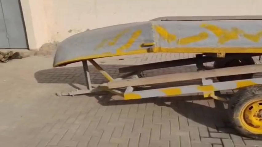 بلم مع عربانة السعر 350 و بيه مجال .. الله شاهد العربانة وحدها 300 الف . يعني البلم هدية وياه و خوش بلم و هسا انتو تعرفون النهر و الصيد للسمج .. و هلا بالسماجة 

تكريت ***********
