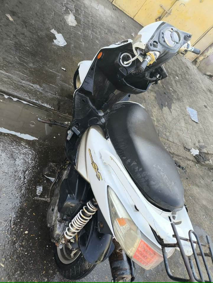 السلام عليكم دراجه سكنز البيع دراجه حلوه بيها كزوز ار جس دراجه مكينه مفتوحه مره وحده بس الدراجه خير من الله سعرر 300 وبيها مجال  ***********
