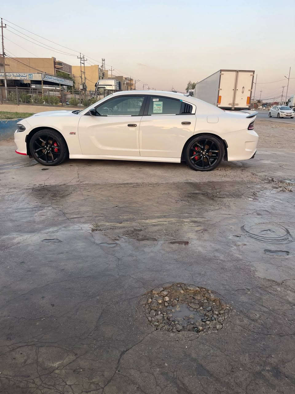 سلام عليكم

 جارجر  sxt محدثه جي تي
موديل 2017
حادثها قطعه وبيها مكانات بارد
 فول مفوله  
الستفسار *********** 
***********
