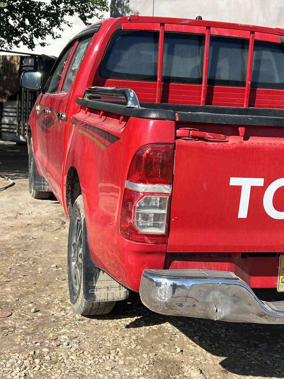 سلام عليكم
سياره للبيع 
فلاونزه 2009 سعودي  
رقم واسط 
تبريد شغال +شاشه شغاله
رقم واسط انكليزي 
مكينه خير من الله 
كير حداديه سياره جديده
ماشيه 150 الف 
جديد بمعنى الكلمه
بيها باره بخشم البنيد عدا هاذا كفاله سونار شرط 
السعر 145
ه‍ . ***********
مكان الديوانيه:  السدير
