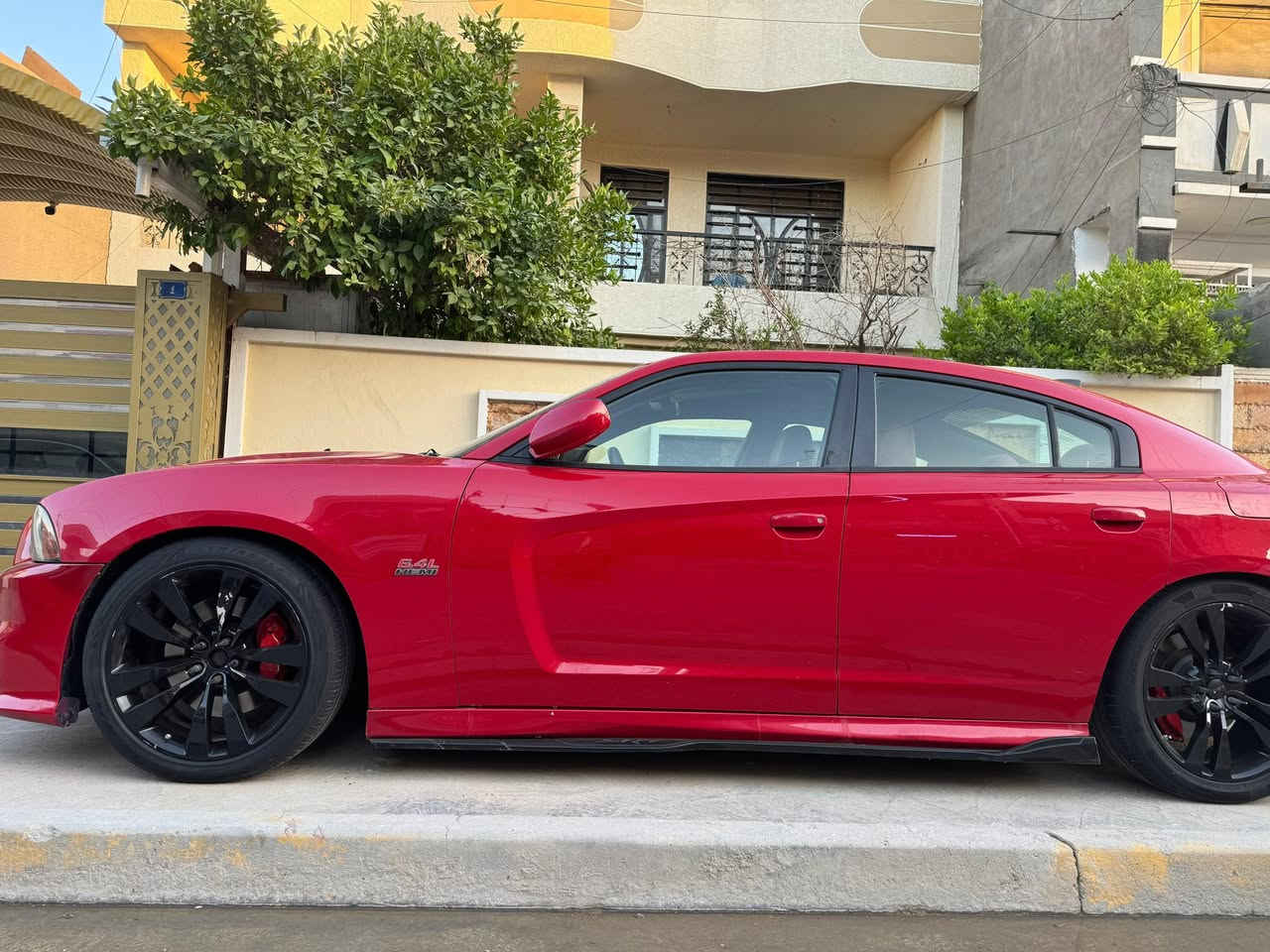 السلام عليكم 
جارجر srt 2013 بيع فقط بدون مراوس ؟بيع فقط
فول مواصفات للرادر بس الرادار مشيول 
بيهة طابوكة ارتي كورات وثلاجة وكام شفت اس ارتي 
فتحة 
نقطة عمياء 
سكليتر كهرباء 
كشنات خزن كشنات تدفئة تبريد 
كلاصات تدفئة تبريد
سقف روز رايز
كزوز بوابات ام ريموت 
داون بايب 
فيت بم ول برو
عليهة شوتة رياضية 
لايت اوركال متغير ومنضومة زنون اصلية 
برمجة مصطفى ايكل
حادث جاملغ وبنيد وشادهن اصليات وبيهة بارد قليل
للاستفسار واتساب ‭+964 771 718 9174‬
لسعر 140


**إذا كنت صاحب هذا الإعلان وتريد حذفه لأي سبب، رجاءا أرسل رسالة إلى الدعم الفني**