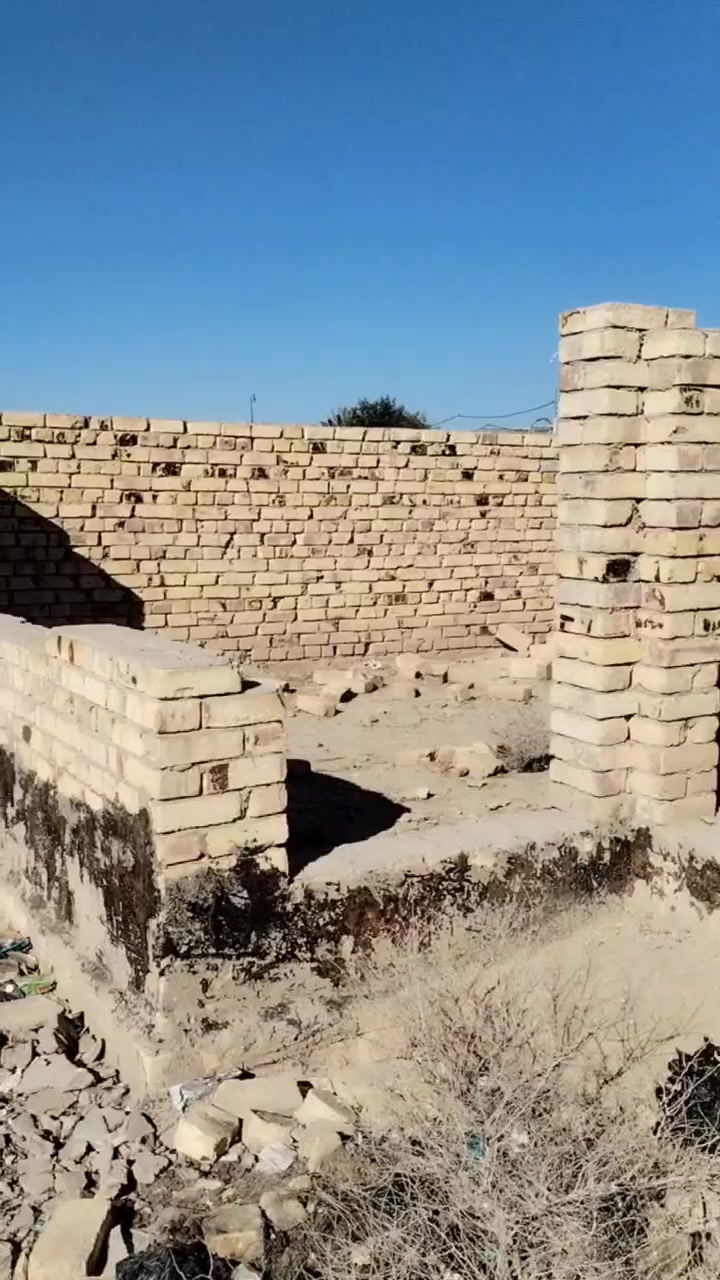 السلام عليكم
بيت زراعي للبيع 🌹
قضاء عفك /منطقة لعيبي
خلف بيوت ال لعيبي
الفرع الأول 

المساحه الكليه ٢٢٠ متر 
يتكون من 
براني7 امتار

مطبخ حار وبارد 5 امتار
(الحار ٢ متر /البارد ٣ متر)
حمام داخلي مترين ×مترين
غرفتين
قياس الغرفه الواحده 5 ونص متر

السعر ( 20 مليون وبيه مجال) 

الإتصال على الأرقام التاليه 
***********// // ***********
