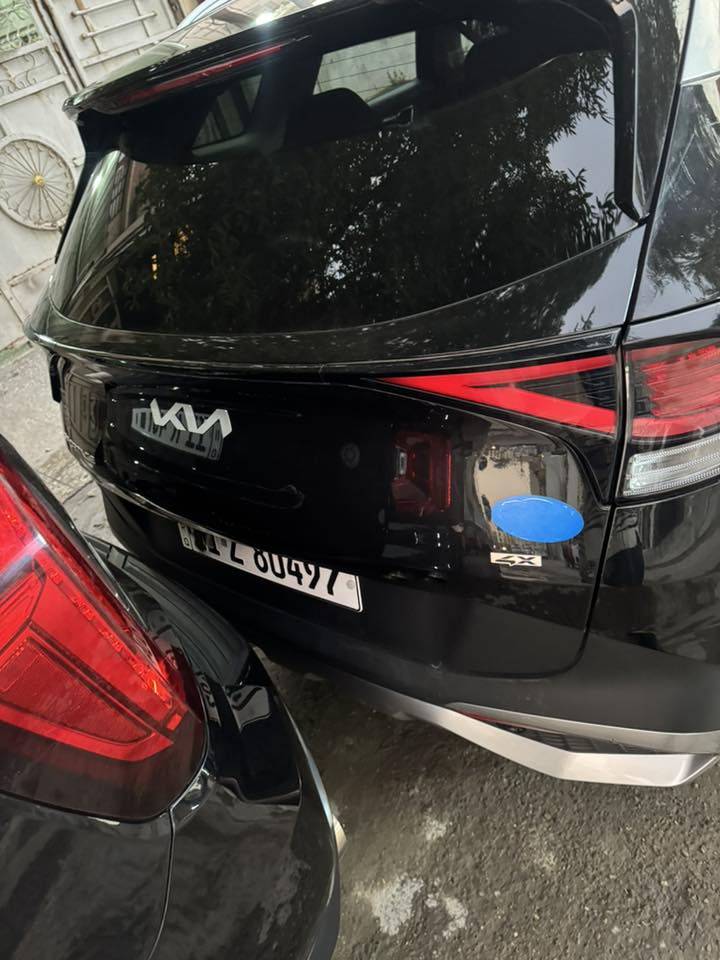 سبورتج 2025 وارد فقط بيـع
نص فول 
حادثهه موجود بالصور الجوة
بانزين
رقم بغداد
ماشية 9500كم
السعر 215
للمزيد ***********
