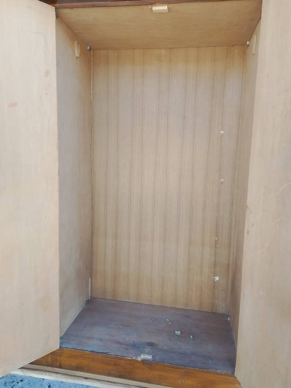 سلام عليكم كنتور ابو خمسه نضيف جداً جداً جداً سعره 180يوجد توصيل فقط بغداد التواصل ***********
