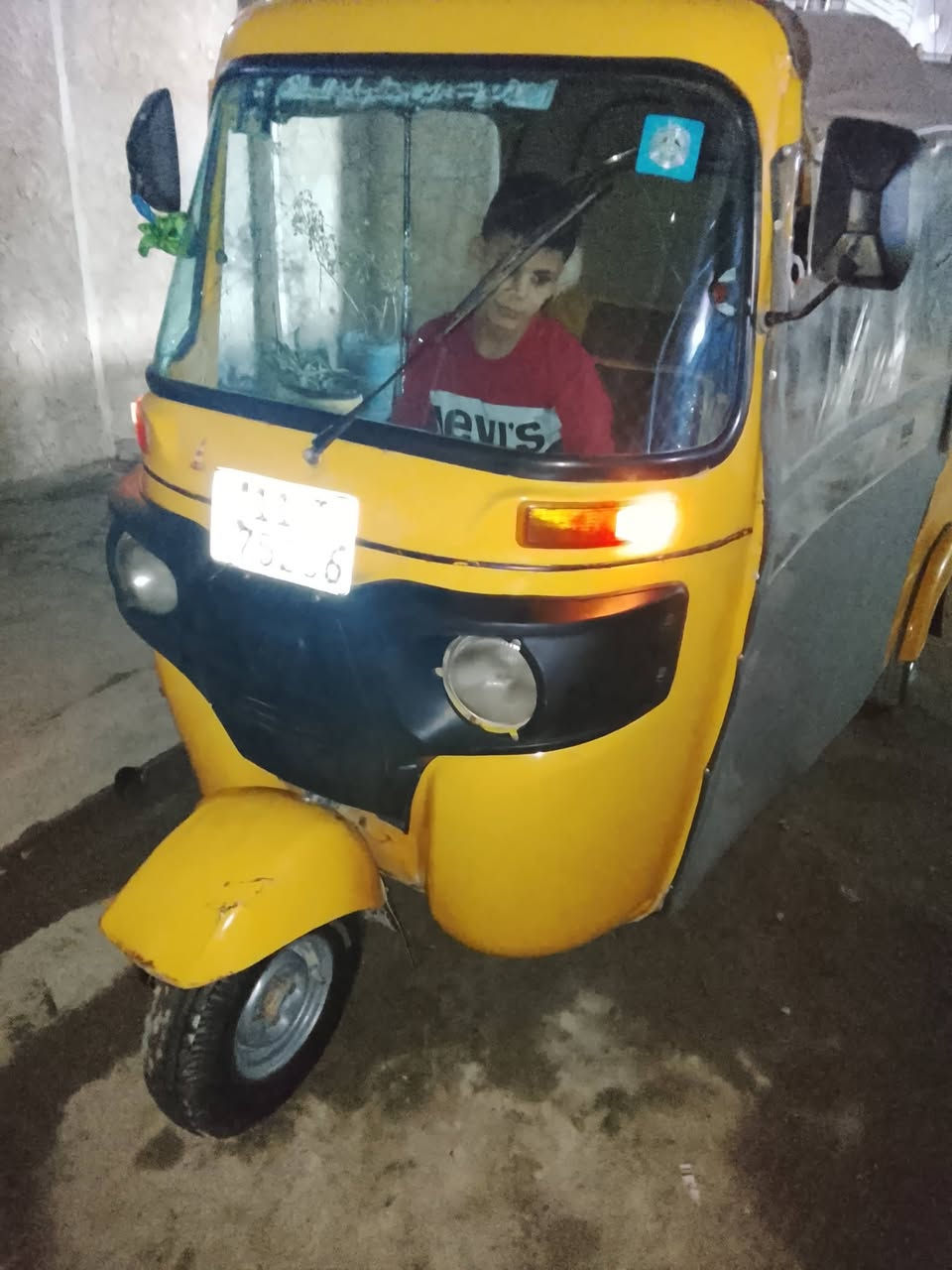 تكتك 18 شهر 10 مكينه مال عشرين خير من الله معمره تعمير عام بيها طخات باللغد بسيطه نكره سويج كبل للشارع السعر 5600 بيها مجال للشراي  رقم وسنويه تحويل ثاني يوم بسمي ماتعبك   *********** مكاني بغداد
