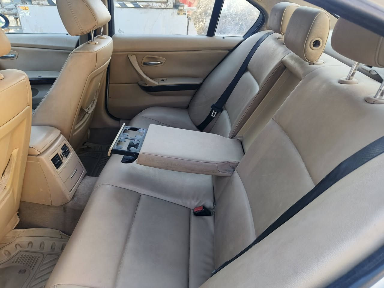 السلا عليكم للبيع  e90 2006 325i vt بيهة نواقص بسمي مكان بغداد مكينة 3.0  استفسار اكثر خاص 
رقم ***********
