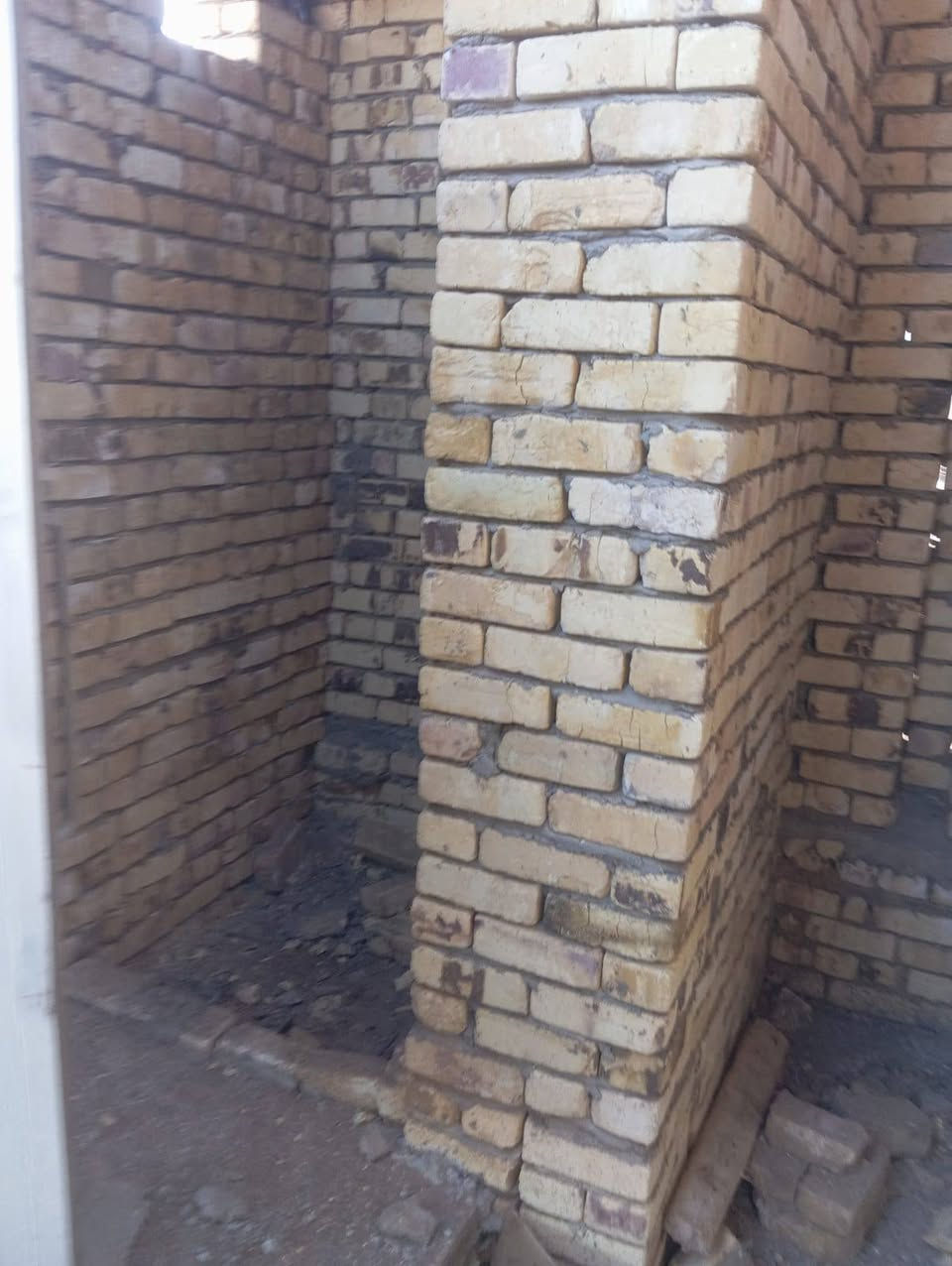 مشتمل هيكل مسقف بالسفحة الثانية بناء جديد قرب شارع امحمد الوائلي ابصف شارع ٢٠ قرب الخدمات طابو صرف تحويل ثاني يوم  السعر على الخاص للاستفسار والاتصال *********** اتصل ودلل موجودة بس اتصال
