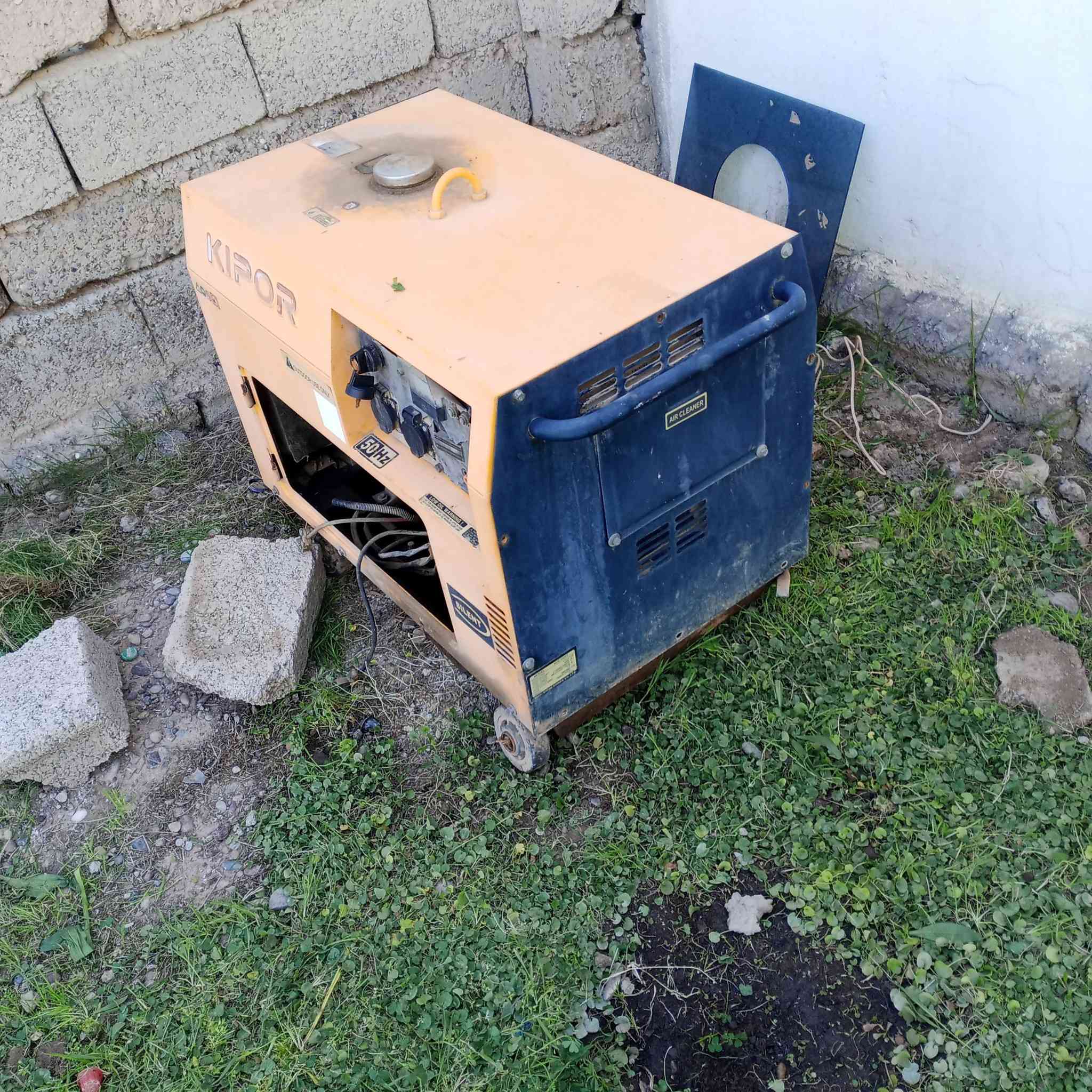 للبيع مولد كامه شغال الاستفسار على الرقم ***********
