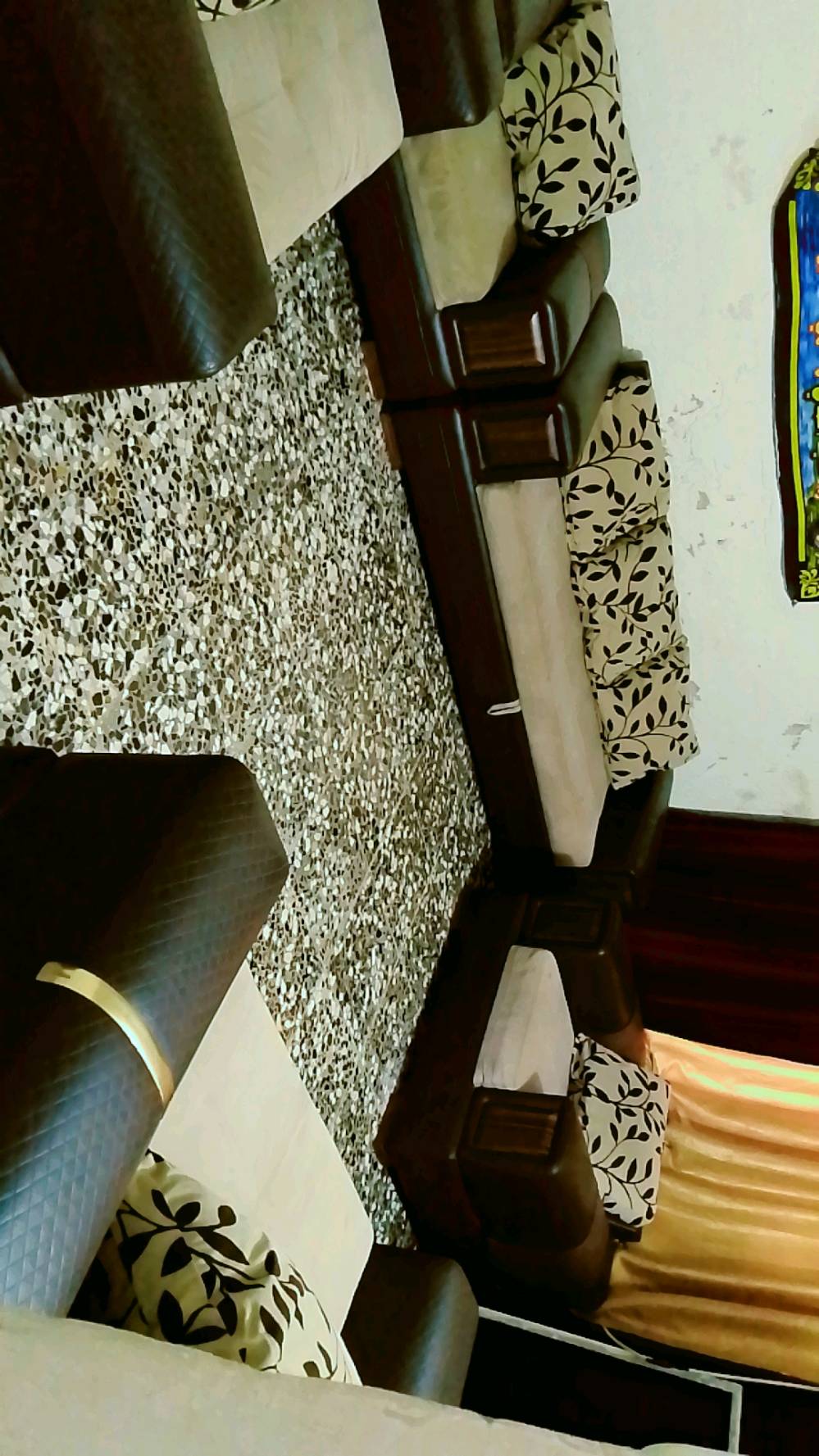 سلام عليكم تخم للبيع مع كوشاتة وملحقاتة ونضيف الي يحب يستفسر يطب خاص لو دك 

بغداد الشعلة 