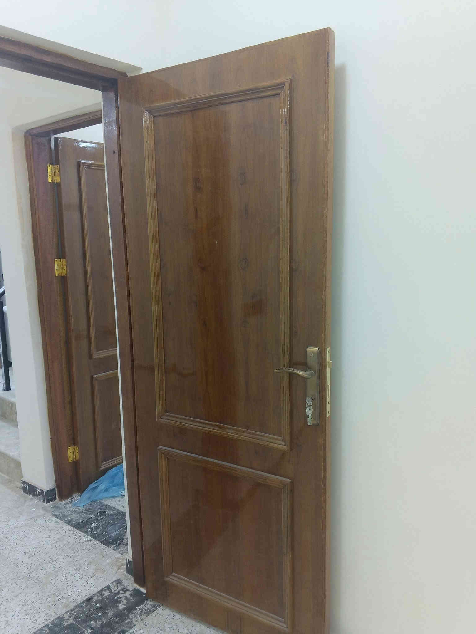 بيت للبيع ركن على ساحة خضراء وشارع 20 مساحة 160 متر 
في منطقة #حي_الحوراء (زين القوس ) قرب الحشد 
🔴#السعر 125 مليون 

بناء حديث غير مسكون يتكون من طابقين:

#الطابق_الأول مكون من ( استقبال+ مطبخ+ صاله+ غرف نوم عدد 2 + صحيات داخليه وخارجية+ منور يحتوي على باب مطل على الشارع الثاني)

#الطابق_الثاني غير كامل مكون من ( 3 غرف نوم + صالة + صحيات+ سطح ثاني) 

للتواصل مراسلة الصفحة أو الاتصال:
📍***********
