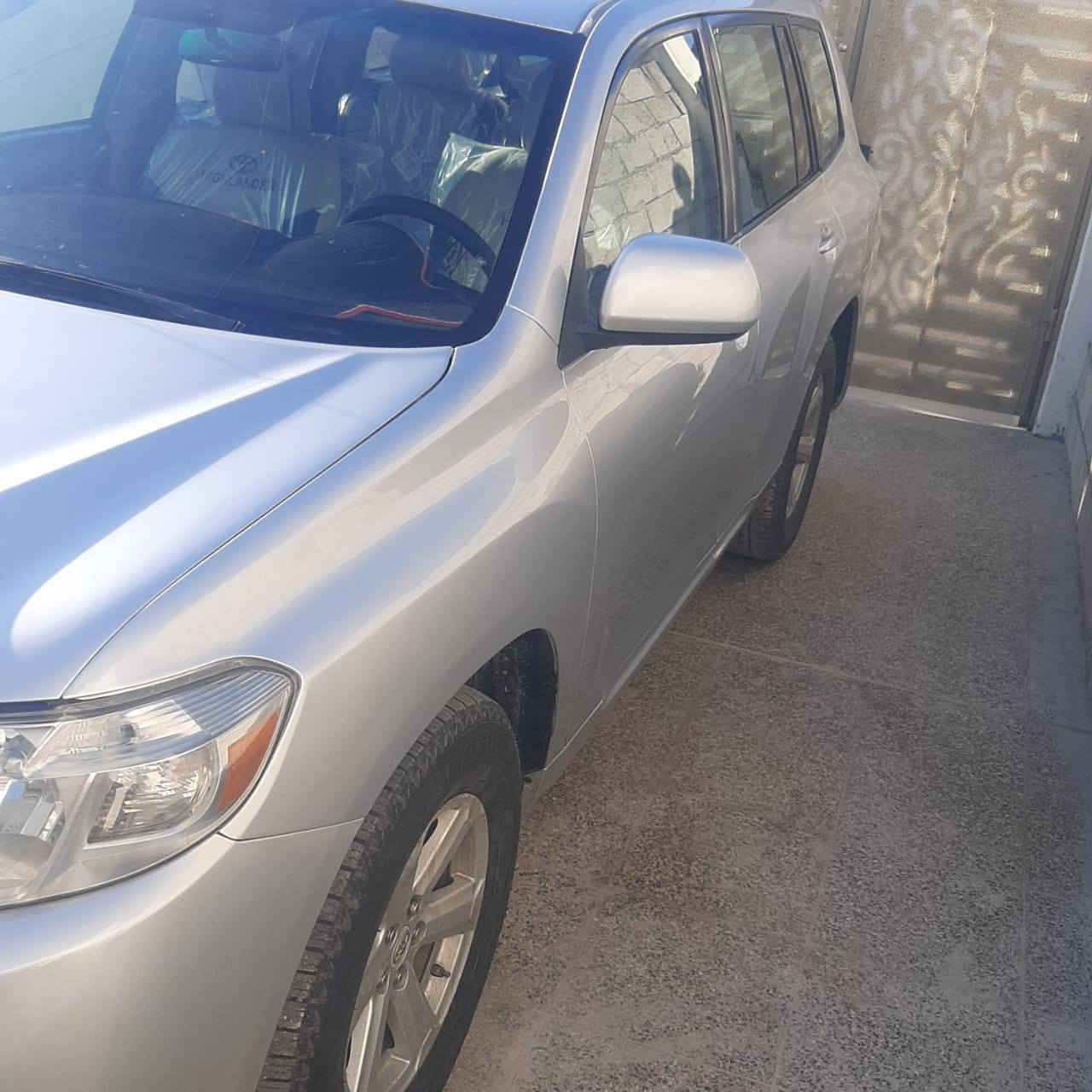 السلام عليكم
هايلندر ٢٠٠٩ رقم انبار مميز مصبوغه حزام بيه ضربه بالجاملغ الخلفي معمر والسياره صبغته احزام لان جارده ومعمره جديد  ومدوشمه بالنواب دوشمه جلد اصلي كير ومحرك ممتاز اترايه كلش حلو تحويل ثاني يوم السياره متصرف عليه درهم واحد سعره 
١٤٠ وبيه مجال اللي يعجبه يتصل على الرقم 
*********** واني حاضر تحياتي
