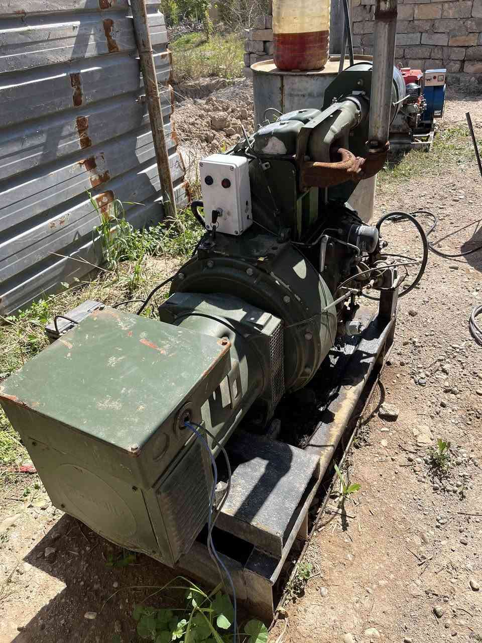 السلام عليكم 
دويس الماني 912
طبك شركة دينمو ستانفورحجم 15كيفي سنكل فيز 
لاصرف والابخار عنوان تكريت الزلايه 
سعر 24بي مجال بصيط 
***********
