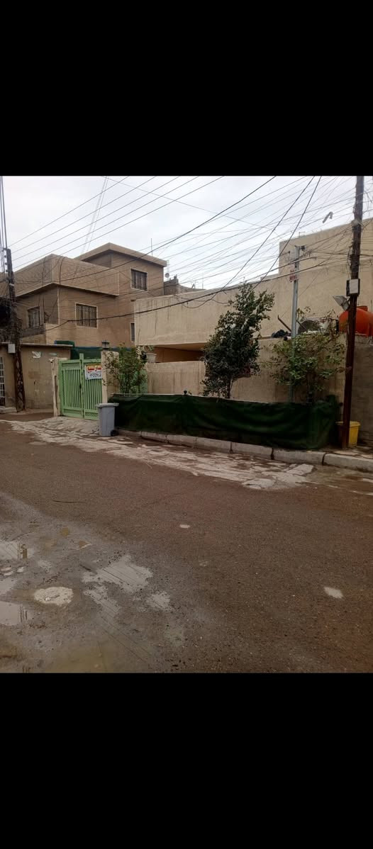 بيت للبيع طابو صرف بسمنة  مساحة 200 متر ركن استقبال كبير +غرفتين  + الطابق الثاني  غرفتين  + سطحين عنوان البلديات حي التراث الطابو خلف إعدادية  المشتل  سعر 300  وقابل للتفاوض  ‏‪***********‬‏
