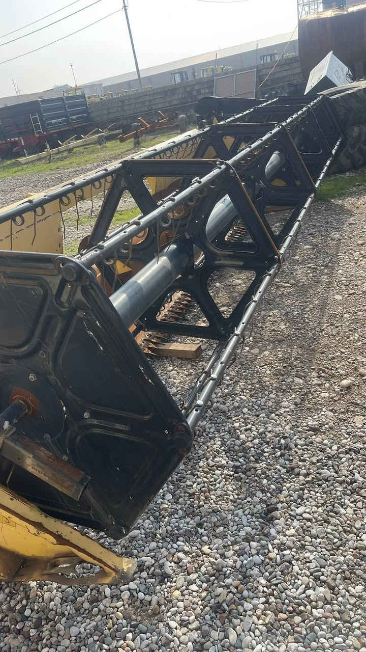 موجود تبلة 20فوت موديل 2006مراوس ب تبلة 17إذا أكو خابر علي رقم ***********
