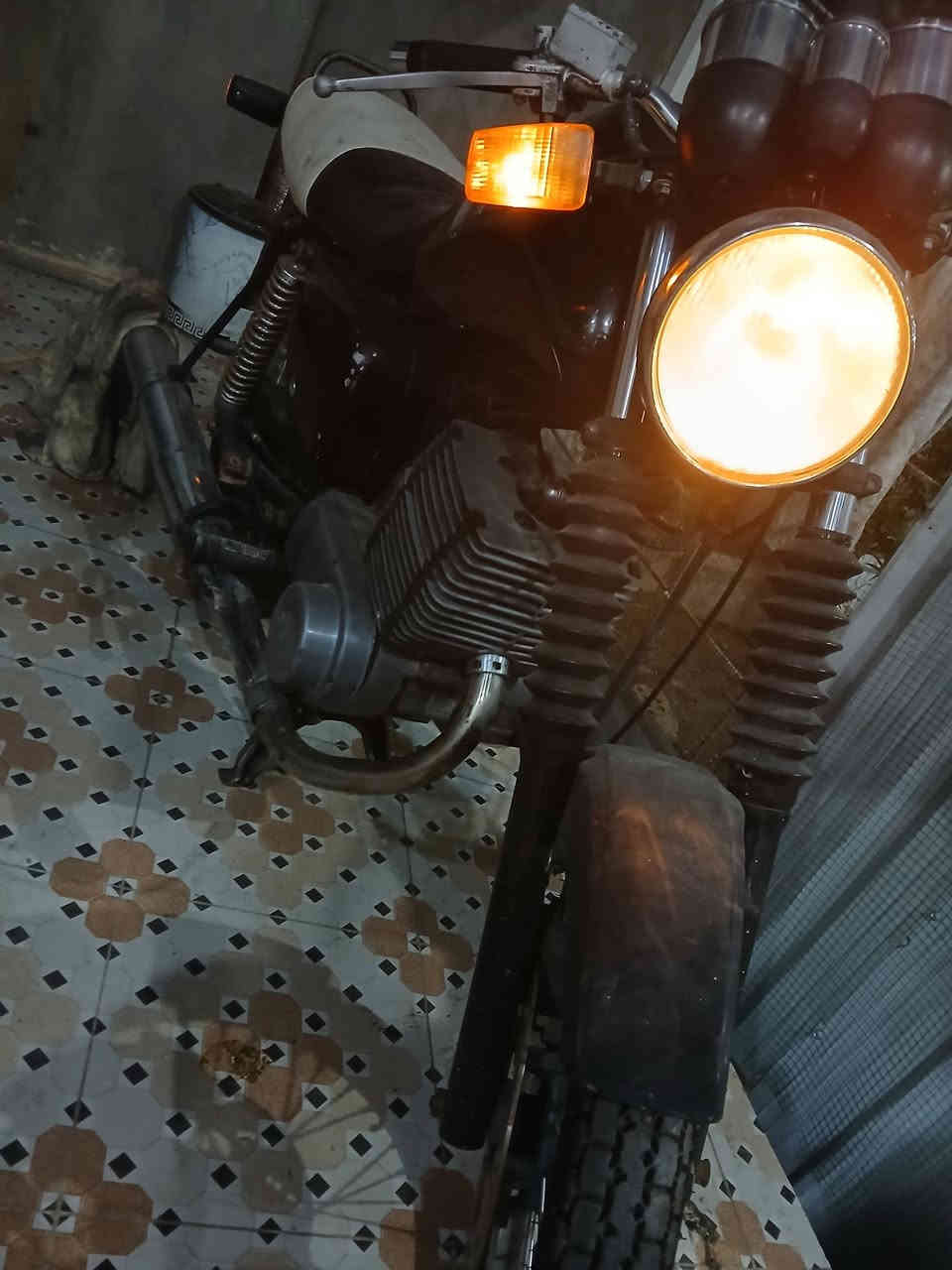 السلام عليكم  للبيع دراجة MZ موديل 88 قمبورة بدون رقم السعر مليون ونص
العنوان  بابل /المسيب 
***********
