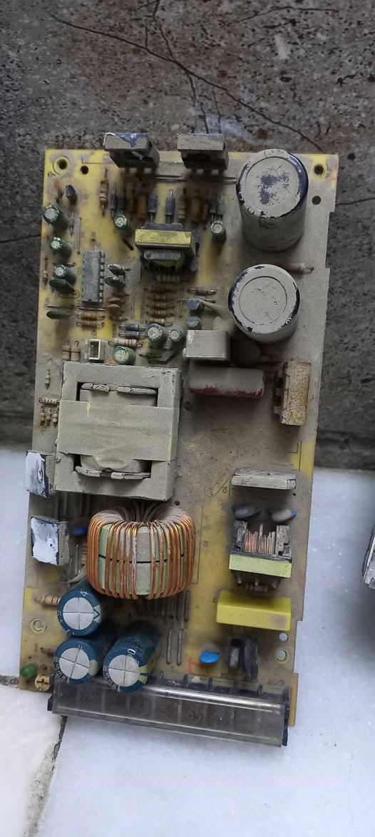 السلام عليكم  عني كميه من هذني مال شاشات ضوئيه الاستفسار *********** العنوان بغداد
