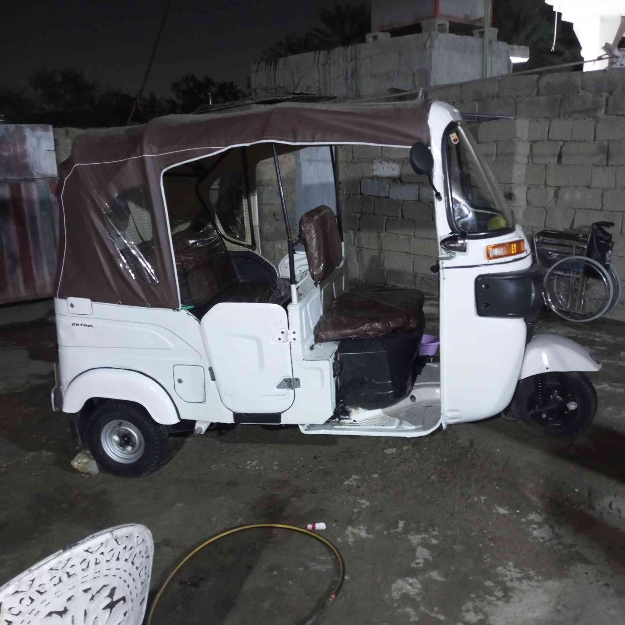 اسلام عليكم شباب تكتك موديل 22 وعشرين رقم وسنويه كدامك تجي وتكلب المكاني ابو غريب الزيتون) ***********
