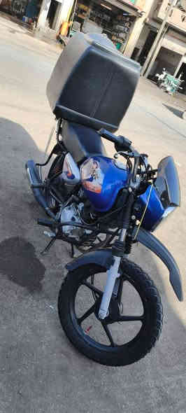 بوكسر 2019 بدون اوراق نظيفة شغالة كلشي مابيها بس الكابريتر يخربط ويحتاج باتري لايت وزوج تايرات جدد الخلفي مبدل مو نفس الصورة
غيرها كل نقص ماكو شغل واطلع
***********
***********
