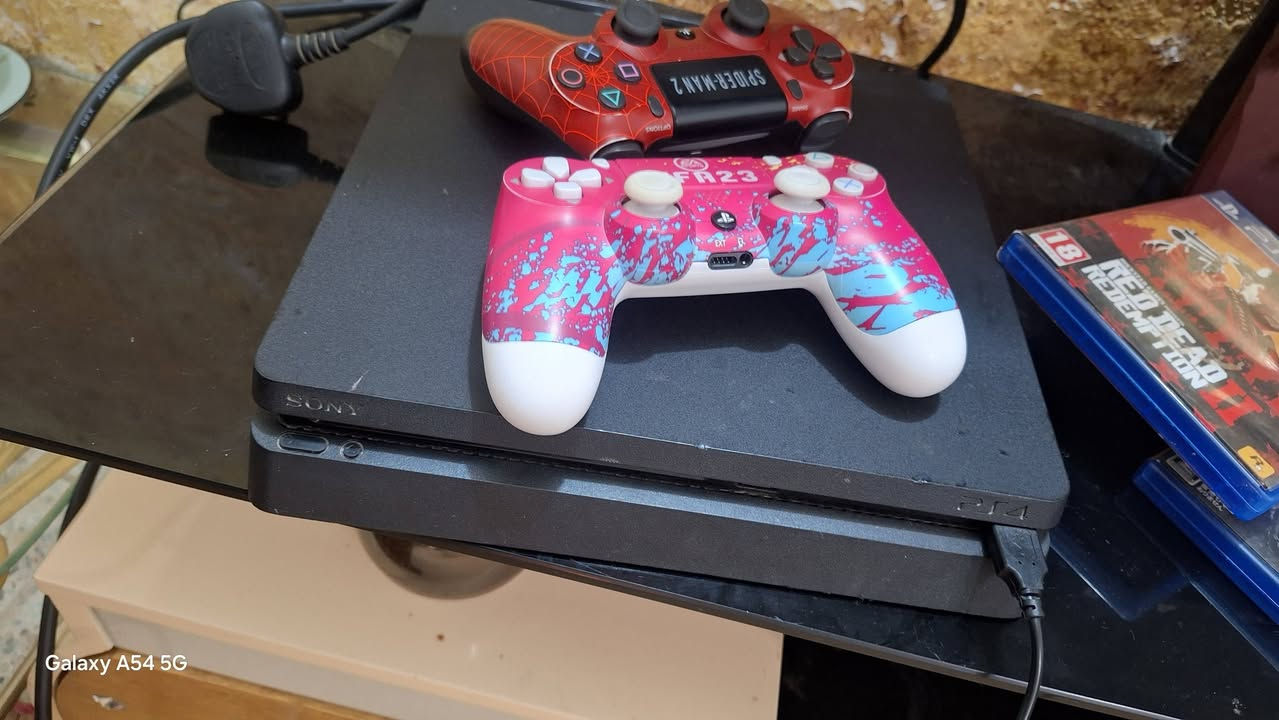 بلي 4سلم ستعمال قليل معه يدات وقراص السعر 275بي مجال قليل
فقط نتصال ***********
