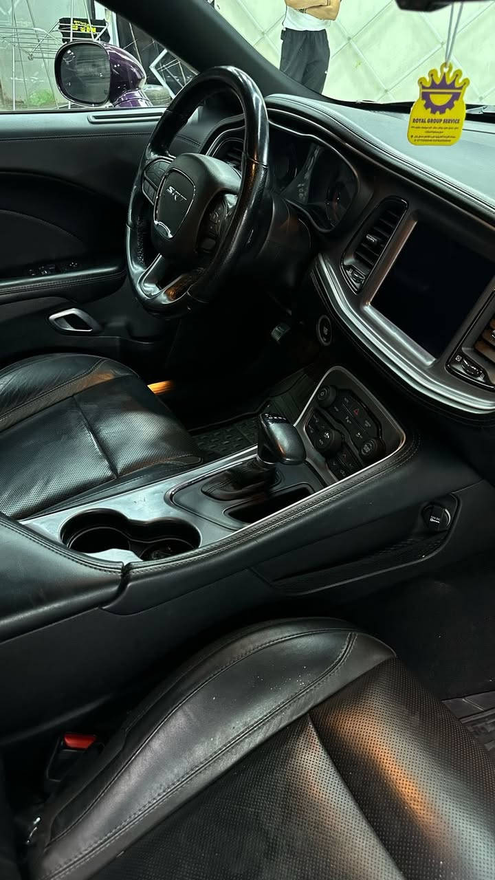 ⸻

🚘 للبيع دوج تشالنجر 2021 SXT
📍 رقم بغداد – باسمي

🔹 اللون: بنفسجي مميز ونادر
🔹 السيارة فول مواصفات ما عدا الفتحة
🔹 شاشة كبيرة
🔹 كشنات جلد
🔹 تدفئة وتبريد بالكشنات
🔹 رادار
🔹 إشارات بالمرايا
🔹 مواصفات حلوة ونظيفة

🔧 الحوادث: حادث جاملوغ جهة السايق + بنيد (مصلّح وجاهز للاستخدام)

📍 العنوان: بغداد – السيدية
💰 السعر: 20,500$
🤝 بيه مجال مع الشراي الجدي

📞 للاتصال او واتساب :
***********
