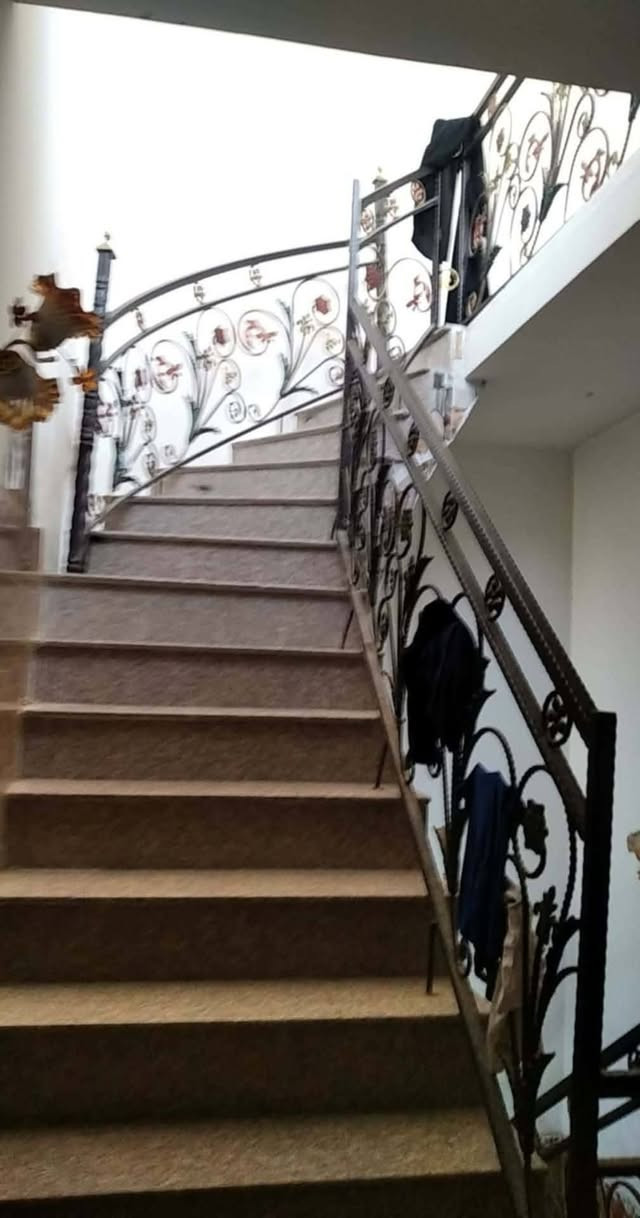 بيت للبيع شارع 80 طريق شريفه الجديد زراعي سند25 المساحه 150طابقين فوك 3غرف نوم وهول وصحيات والطابق الارضي غرفه نوم ومطبخ واستقبال وهول وصحيات اي استفسار الاتصال ***********
