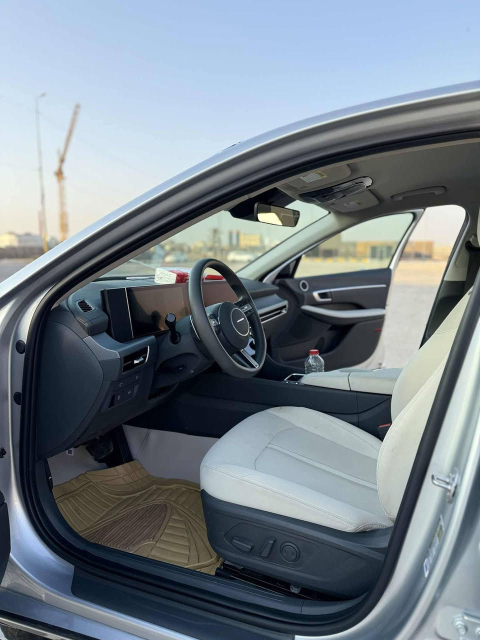 HYUNDAI SONATA 2024
🏁🏁🏁🏁🏁🏁🏁🏁🏁
⬜️◻️▫️⬜️◻️▫️⬜️
المسافة المقطوعة :18 الف
حجم المحرك :  2.5💪🏻
عدد الاسطوانات : ٤ سلندر
اللون : سلفر
🏁🏁🏁🏁🏁🏁🏁🏁🏁
⬜️◻️▫️⬜️◻️▫️⬜️
🚗🚗🚗🚗🚗🚗🚗
🚗🚗🚗🚗🚗🚗🚗
الإضافات :  
رادار أمامي 🚨
كرسي كهرباء ⚡️
بصمة تشغيل 👆🏻
نقطة عمياء 🧑‍🦯
تدفئة كراسي 🔥
تشغيل عن بعد  👆🏻
تحديد مسرب 🚧
إضاءة LED💡
شاشة تحكم لمس📺
اندرويد اوتو🤖
ابل كار بلاي🍏
خرائط 🗺️🧭
دخول ذكي🚪
جاهزة من كلشي ولابرغي ذب
والعديد من المواصفات الاخرى 
الضرر فقط بارد بسيط كلين السياره 
بدون تبديل بدون دواخل 
مرقم شهداء قادسية وكالة عامة بسيارة 
السعر 215$
صور الحادث بالمنشور 
المكان الدوانية ***********
