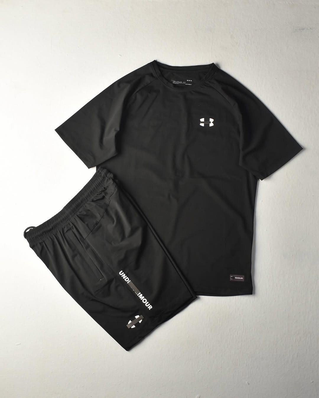 ⁨	طقم تشيرت بولستر شورت وتر بروف
السعر :20 الف
القياسات :M-L-Xl-2Xl
خدمة توصيل جميع المحافضات :5 الاف⁩


**إذا كنت صاحب هذا الإعلان وتريد حذفه لأي سبب، رجاءا أرسل رسالة إلى الدعم الفني**