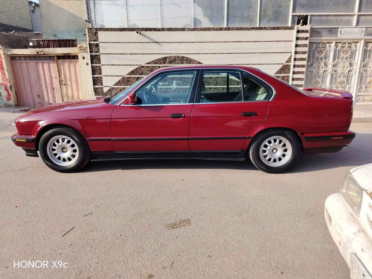 السلام عليكم بي ام للبيع موديل 1991 مسكر عدل كير عادي حدادية جديده تخم تاير وباتري كله جديد منضومه صوت + منضومه زنون + منضومه بانزين جدد فتحة جديده وشغاله وقطرة مي وتراب مطبب السياره جاهزه عل اخر حباية حتى تبريد شغال بيه فقط بخار السعر 57وبيه مجال بسيط مكاني نجف حي الغري ***********
