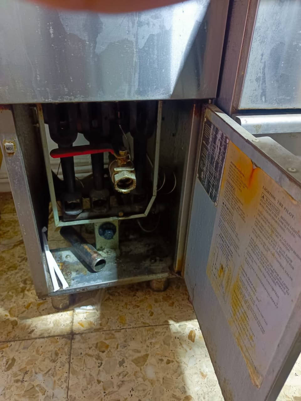 غراض مطعم للبيع
‭0773 337 7404‬
