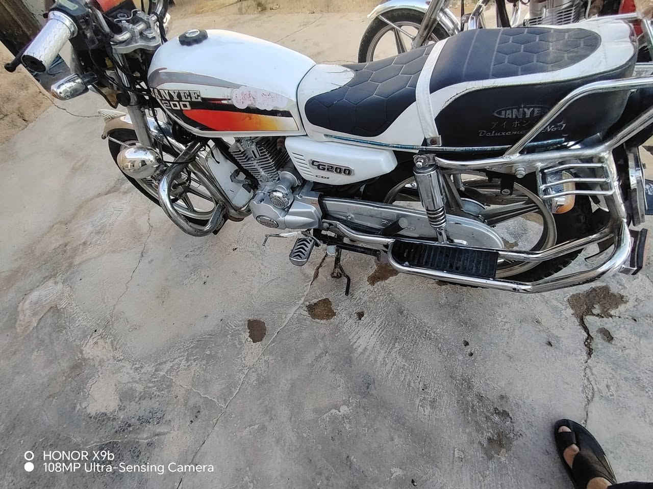 السلام عليكم دراجه للبيع جني كبوس موديل 23 كلو شرط منفيس سويجات ريمون محرك مامفتوح وياله شرط تايرات جدد تجي تفحص وتشوف بعينك السعر المطلوب 650 وبيه مجال قليل للشرايه الاستفسار الاتصال بي واتساب ***********
