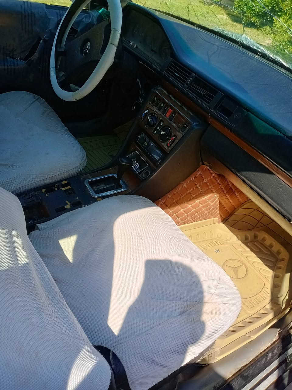 سلام عليكم من رخصت الادمن
سياره مارسدس دبه موديل 88رقم ديالى كهربائيات كلهه شغاله كير محرك بطه مكفولات مكان سياره بغداد سعر 40وبيهه مجال رقم ***********
