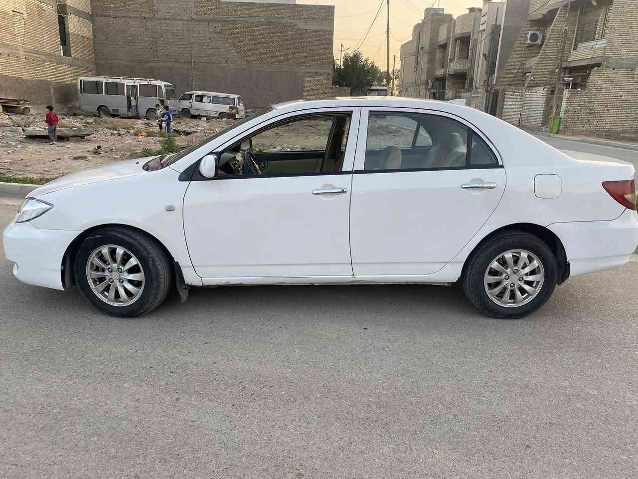 بي واي دي F3 كير اوتوماتيك المرغوب  گير ومكينه بلادي موديل 2012 سياره كامله من كلشي مكينه تبريد ثلج  صدر ترايهه حلو سنويه باسمي مشروع وطني وين ميعجبك حول رقم بغداد انكليزي الجديد صبغ بس جاملغ خلفي والباقي كفالة  سياره دواخلهه حلوه مواصفات السياره معروفه مكان سياره بغداد سعر 63 وبيهه مجال للاستفسار ***********
