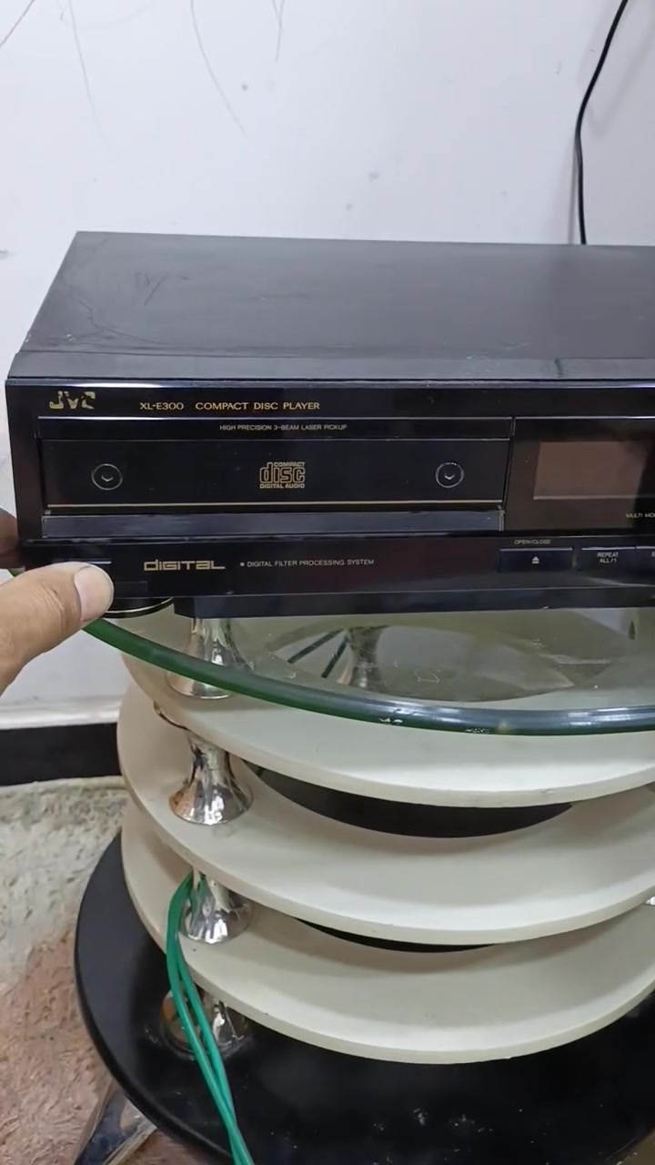 السلام عليكم ...متوفر دك سي دي سستم JVC بيه محولة يشتغل كهرباء 220 السعر 25 الف ...بغداد


**إذا كنت صاحب هذا الإعلان وتريد حذفه لأي سبب، رجاءا أرسل رسالة إلى الدعم الفني**
