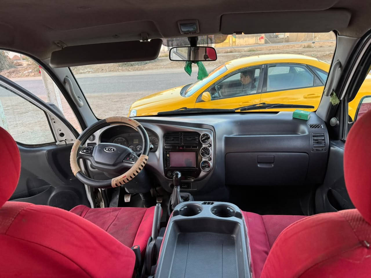 السلام عليكم كيا دبل قمارة موديل 2013 مكفولة السيارة باسمي المكان كربلاء طويريج  السعر 118 وبيه مجال 
***********
