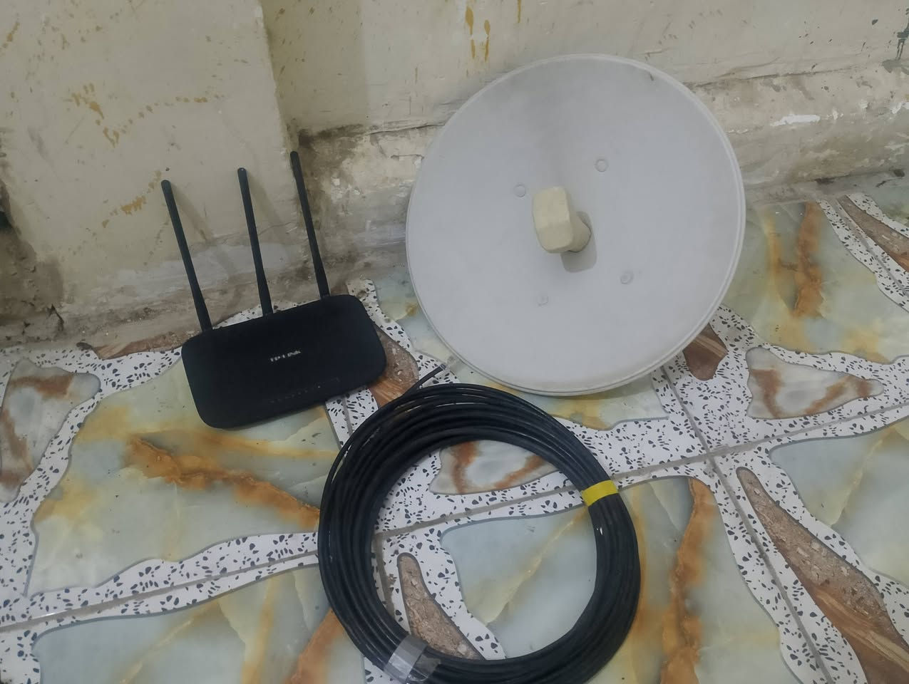 سلام وعليكم منضومة مال انترنيت للبيع شغالة الصحن كبير الواير اكيبل الصلي الطول 20متر السعر 60 الف تصل وخادم الكل طيب *********** خط واساب ♡
