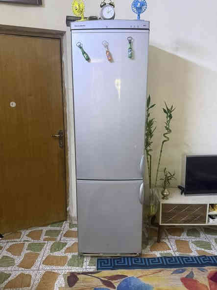 طباخ لبيع سعر مالته بخمسين الف ثلاجة أوروبي بسعر مناسب تلفزيون الحافظ قياس 43 بسعر منا العنوان السيديه الضباط
***********
