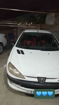 عندي بيجو فرنسي 206 موديل 2009 نظيفة وجديده وباسمي واني ثاني شخص اشتري...