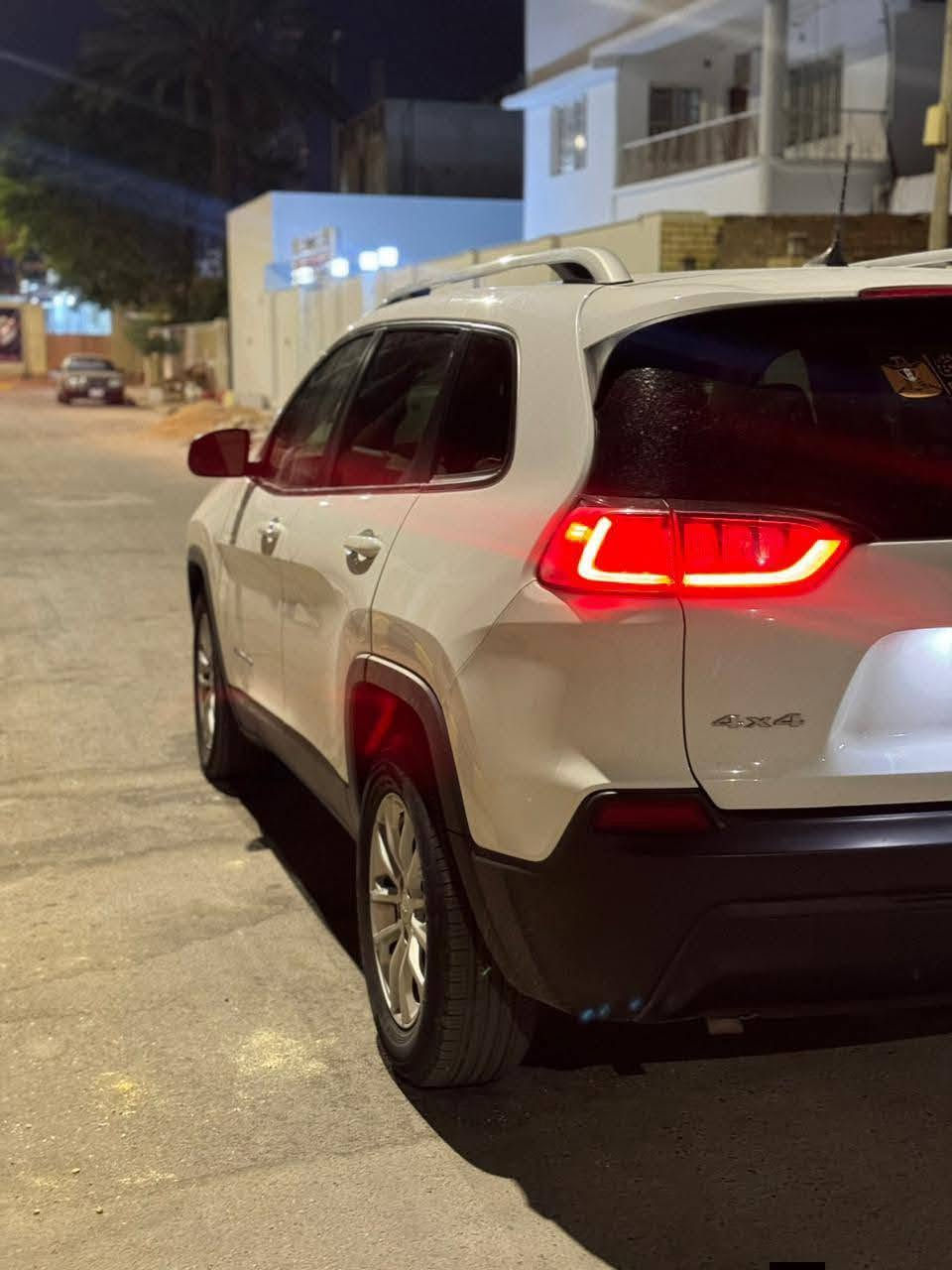 جيب شيروكي بزون 2019
للبيع 
ماشية 140km
كير 9 نمر
محرك 4 سلندر 2.4 
4*4 (فور ويل)
شاشة 7 انچ
شاشة اعطال 
كامرة دوارة
تبريد قطعتين
هند بريك بصمة 
شاشة كار بلي 
لد نهاري
صدر جديد 
كير ومكينة خير من الله
 بنيد تبديل وجاملغ سايق مصبوغ وعكس سايق بي بارد بسيط
رقم واسط تحويل ثاني يوم
السعر 118 ورقة
للتواصل ***********

