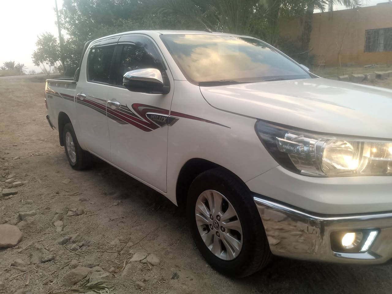 هاي لوكس 2022ساز فول مواصفات تماتيك اربيل ماشيه 100الف لبيع اتصل ***********
