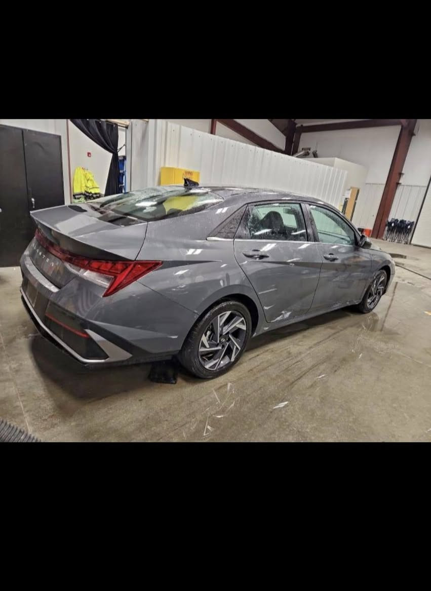 🚨 تنويه مهم
هذه السيارة معروضة بالمزاد الأمريكي 🇺🇸
والمزايدة والشراء تتم عن طريق مزاد دبي لمزاد السيارات الامريكي 🇮🇶
───────────────
📅 تاريخ المزاد: 
الاثنين :12/1/2026
💰 السعر: يتحدد في المزاد 
 2025 HYUNDAI ElANTRA SEL

🛠️ المحرك 2.0L/4
───────────────
📍 نظام تتبع مباشر: تشوف سيارتك لحظة بلحظة
🚛 تخليص كامل عن طريق الشركة بضمان.   
ملاحظه جدآ مهمه شركتنا وفرت إلى زبائنا الكرام أن يكون دفع المبلغ بشكل دفعات لحين وصول السياره الى ميناء ام قصر 
───────────────
📞 للتواصل:
📲***********
📱 ***********
📍 موقع البصره تقاطع المشراك مقابل مستشفى المواساة
