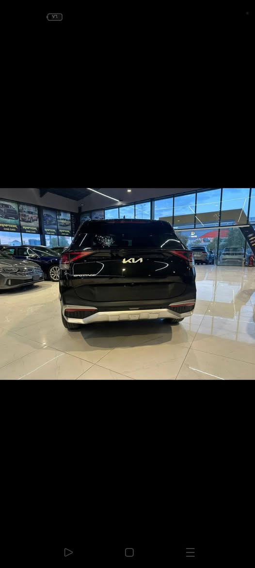 السلام عليكم عندي كيا سبورتج موديل 2024 لون اسود ماشية 32000مايل حادث باب مبدل  محرك 2500GDi رقم كاتي لسعر المطلوب 175$  قابل للتفاوض رقم الهاتف ***********
