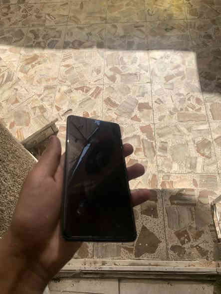 📱 Samsung Galaxy A71 للبيع

🔹 اللون: تركوازي
🔹 السعة: 128GB
🔹 الجهاز نظيف جدًا
🔹 الشاشة خالية من الشخوط — النقاط الظاهرة و الفطور بالصور هي من لزكة الحماية فقط
🔹 الجهاز ما مفتوح نهائيًا
🔹 يجي وياه كفر هدية + الكارتونة الأصلية 🎁

🧩 المواصفات العامة:
• شاشة Super AMOLED Plus بحجم 6.7 إنش FHD+
• ذاكرة RAM 8GB
• معالج Snapdragon 730 قوي وسلس
• بطارية 4500mAh تكفي استخدام يوم كامل
• كاميرا خلفية رباعية بدقة 64MP
• بصمة داخل الشاشة + شحن سريع 25W
• يشغل ببجي 60 فريم بثبات 🎮
• أداء ممتاز للألعاب المتوسطة والتصفح والاستخدام اليومي

💰 السعر: 150 ألف بيه مجال

📞 للتواصل: ماسنجر أو واتساب ***********
📍 الموقع: بغداد – حي القاهرة
🚫 ماكو توصيل
