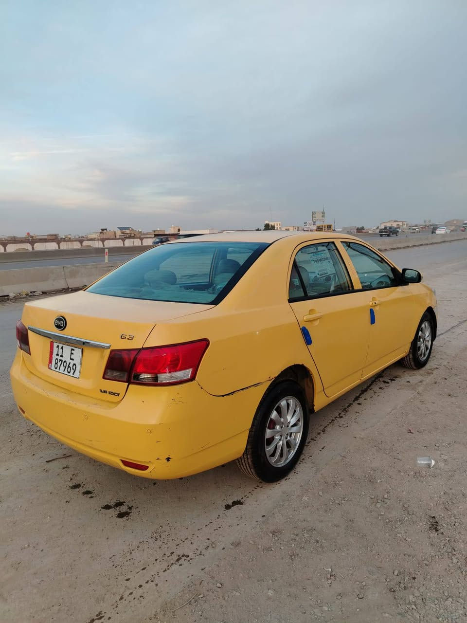 السلام عليكم بي وايدي جي ٣ سياره كل نقص مابيها سياره بلاديه كير مكينه كشر لا صبغ لا تبديل فقط بس الدعاميه مبدله تخم تاير  حداديه جديده مصفره هيئه غرامه تاخذ صافي وسياره شرط التحويل سنويه لل 2031 والي ميحول لا ايخابر مكاني بغداد بسمايه ***********
