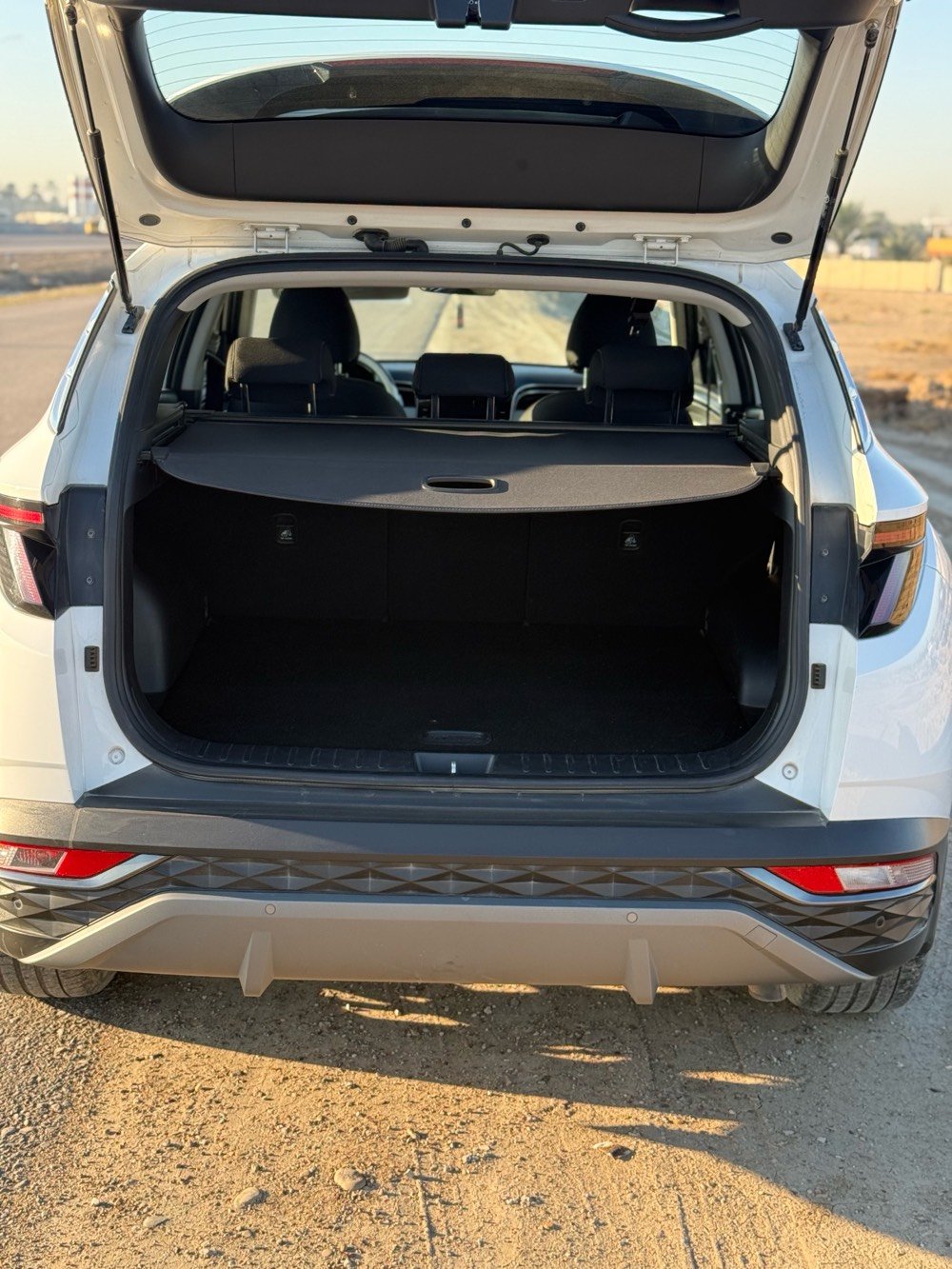 للبيع: هيونداي توسان 2023 - بحالة الوكالة
المواصفات العامة:
• الموديل: 2023.
• الوارد: خليجي.
• الفئة: كامل مواصفات عدا الفتحة.
• المحرك: ( حجم المحرك  2000 ).
• المسافة المقطوعة: (69 ) كم فقط.
.رقم بغداد انكليزي
✨ أهم المواصفات والمميزات:
• بصمة تشغيل وبصمة أبواب. عدد البصمات 2
• تشغيل عن بعد.
• شاشة كبيرة تدعم Apple CarPlay و Android Auto.
• كاميرا عالية الدقة مع حساسات خلفية وأمامية.
• لايتات LED أمامية وخلفية مع إنارة ترحيبية.
• تحكم ستيرن كامل (جهةين).
         . شحن موبايل وايرلس .
• مثبت سرعة (Cruise Control).
• ويل كب (رينقات) قياس كبير وتصميم مميز.
• نظام قيادة متعدد (Drive Modes).
• هاند بريك الكتروني (Auto Hold).
          . مري شفط (mariy shaft)
          . اشاير بالمري(shayir bialmirii)
• تخم تايرات جديد وبحالة ممتازة.
🛡️ حالة السيارة:
• السيارة بحالة ممتازة جداً 
(فقط يوجد بارد شبرين بين البابين جهة اليمين ).
• الداخلية نظيفة جداً وبريحة الوكالة.
• صيانة دورية ومنتظمة.
💰 السعر والتواصل:
• السعر المطلوب:  $ (208$).
• مكان التواجد: (بغداد).
• للاستفسار والتواصل: (***********).