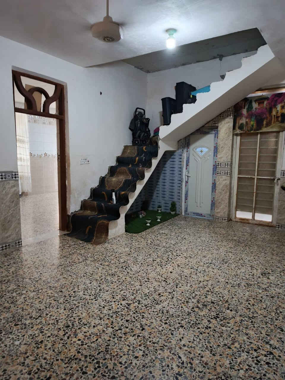 سلام عليكم بيت للبيع بحي الخضراء نزله ساحه البيع المباشر قريب الشارع العام مساحه 200 متر بيت جاهز  بناء طابوك  مرقم قسم بلديه   بيه استقبال و غرفتين و صاله و مطبخ و صحيات  *********** واتساب
‏‪***********‬‏
