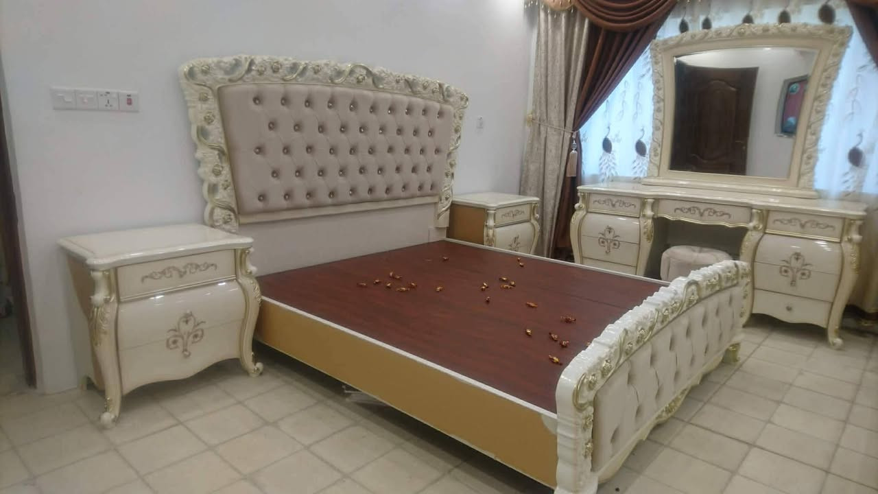 السلام عليكم / غرفه نوم للبيع الغرفه نوع تركي اصل صبغ حراري نضيفه والا ضرر بيه / سبب البيع / ضيق المكان /
عدد القطع / ٧ 
السعر / مليون و ٦٠٠ /_
العنوان / الزعفرانيه شارع المعهد شارع المنصه 
الرقم / *********** /
