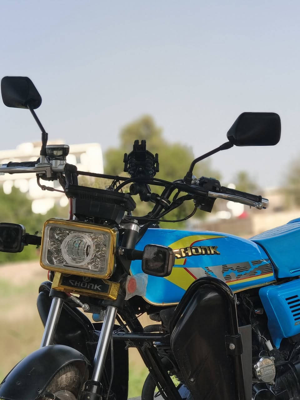دراجة سولنك 150CC للبيع
5 كير
7 اوراق كاملة والاصلية
دراجة اقتصادية كلش ماشية 4 الاف بس
بس لويل الامامي معووج ومبدله والاصلي موجود اطيحلك سعره 30 الف 
مكاني ميسان سعرها 900 وبيها مجال 
ماخذها من معرض البركة 
*********** هذا رقمي وبيك خير ودلل
