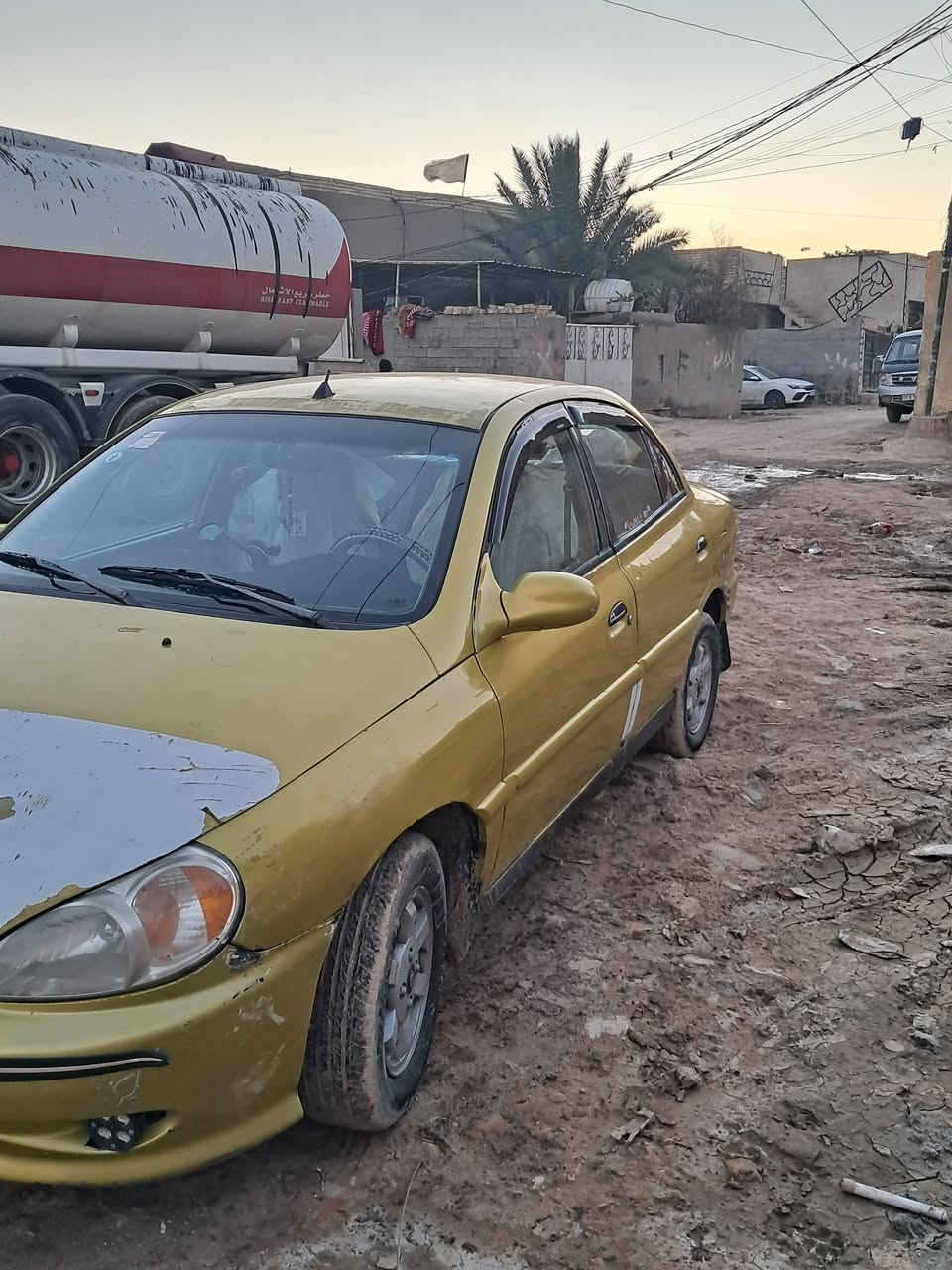 سلام عليكم شباب سياره للبيع كيه ريو موديل 2002 سياره كامله ماعوزه اي نقص رقم وسنويه جدد سياره خصوصي 
ملاحظه سياره مصبوغه جماليه فقط وبيه ضربه جاملغ أمامي صفحت السايق 
السعر 38
***********
مكان السياره بغداد المعامل
